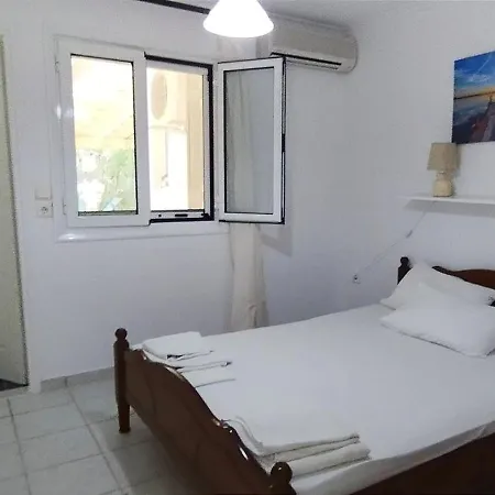 Πανσιόν Aleka's House 3*