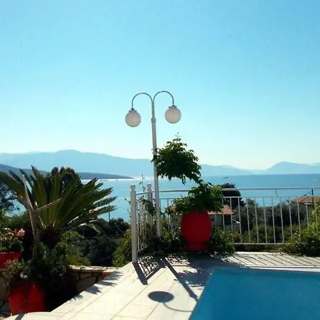 Πανσιόν Aleka's House 3*
