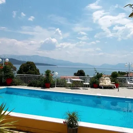 Πανσιόν Aleka's House 3*