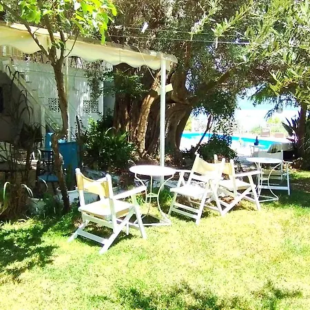 Guest house Aleka's House 3*