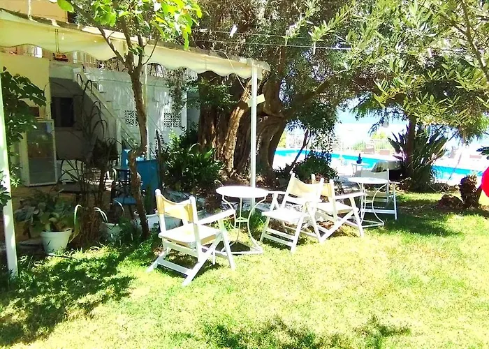 Guest house Aleka's House 3*