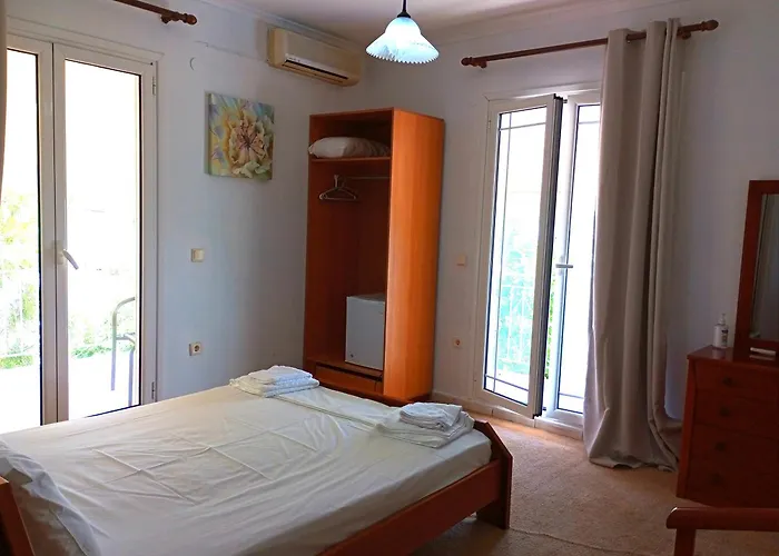 Guest house Aleka's House 3*