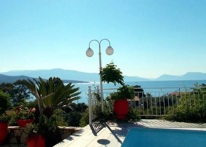 Guest house Aleka's House 3*